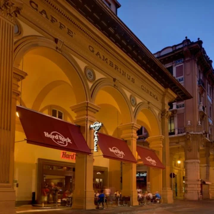 Hard Rock Cafe Firenze 2026: cucina americana e cimeli rock