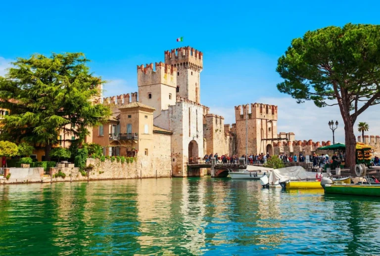 Visita guidata a Sirmione 2026: storia e arte sul Lago di Garda