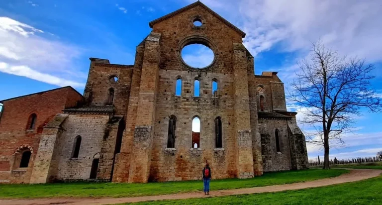 San Galgano trekking per famiglie 2026 Toscana
