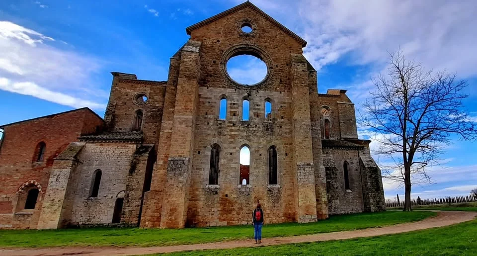 San Galgano trekking per famiglie 2026 Toscana